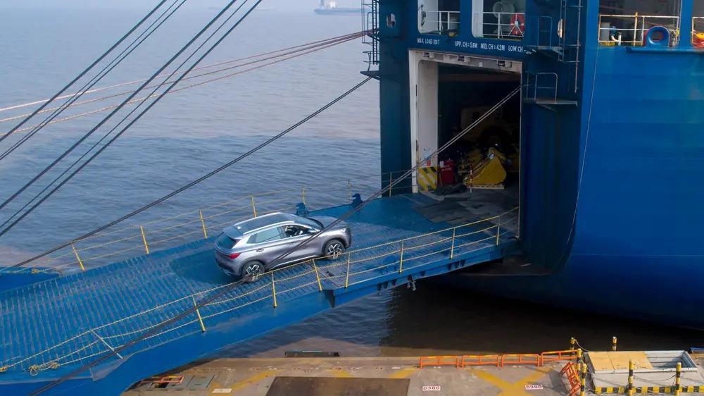 说好要“在一起”，但只有比亚迪在大口吃肉