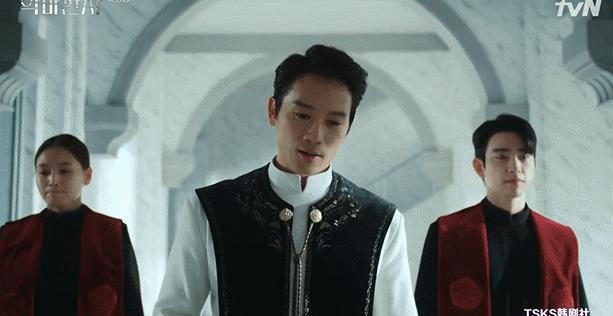 今年最火的限制级女神，又杀回来了