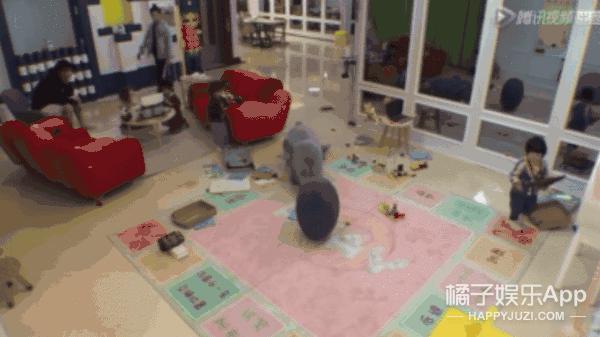 还记得那个被王嘉尔抱在怀里的小女孩吗？她现在变这样了？