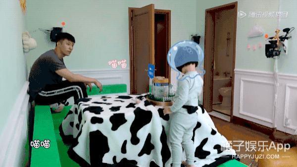 还记得那个被王嘉尔抱在怀里的小女孩吗？她现在变这样了？