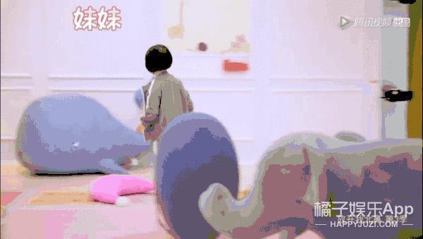 还记得那个被王嘉尔抱在怀里的小女孩吗？她现在变这样了？