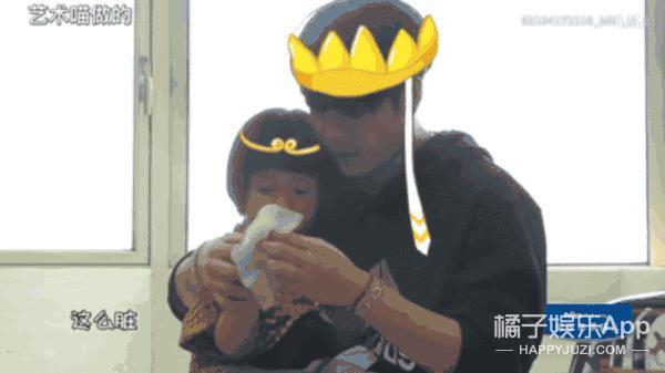 还记得那个被王嘉尔抱在怀里的小女孩吗？她现在变这样了？