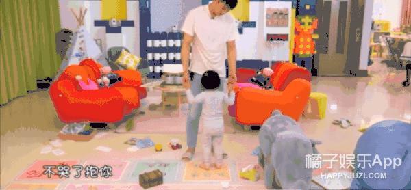 还记得那个被王嘉尔抱在怀里的小女孩吗？她现在变这样了？