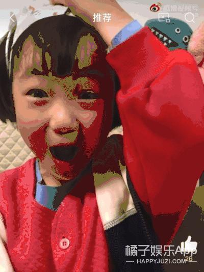 还记得那个被王嘉尔抱在怀里的小女孩吗？她现在变这样了？