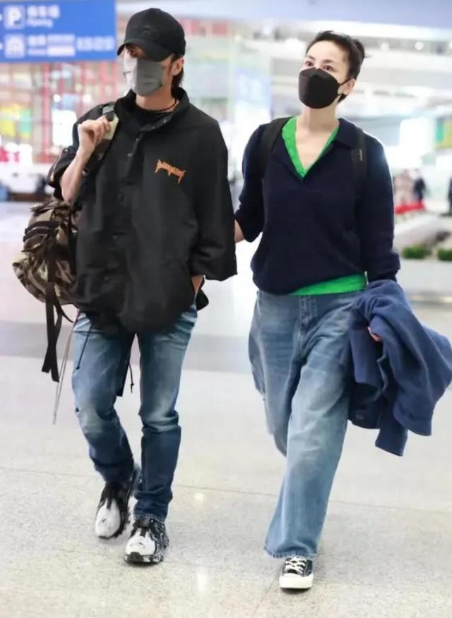 谢霆锋过生日低调秀恩爱 王菲飞北京穿搭朴素接地气