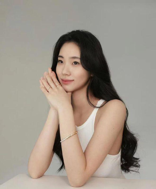 摇钱树！小S俩女儿为奢牌拍广告 姐姐被赞高级脸