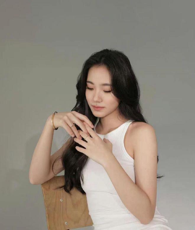 摇钱树！小S俩女儿为奢牌拍广告 姐姐被赞高级脸