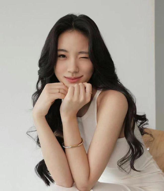 摇钱树！小S俩女儿为奢牌拍广告 姐姐被赞高级脸