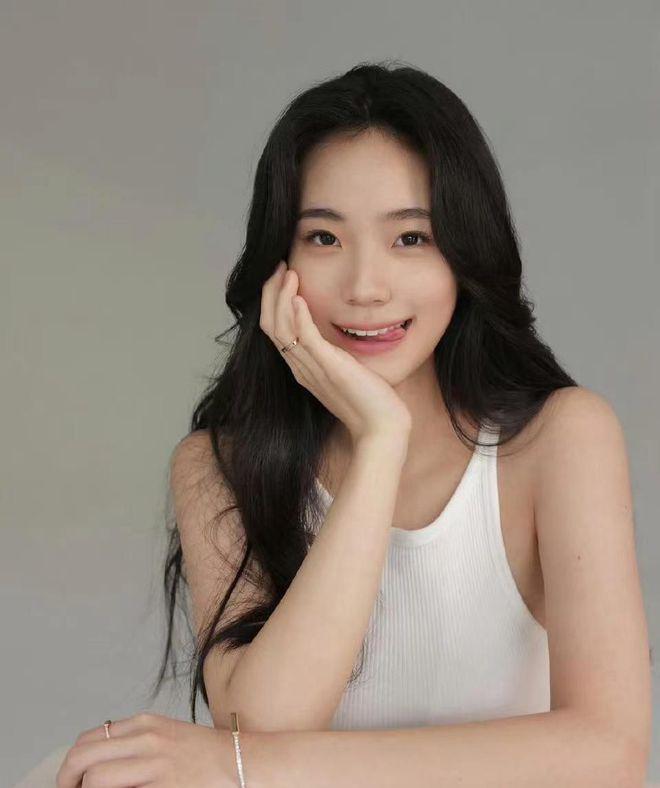 摇钱树！小S俩女儿为奢牌拍广告 姐姐被赞高级脸