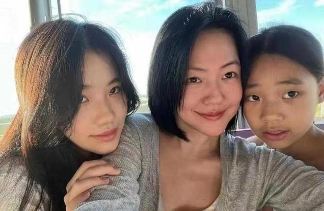 摇钱树！小S俩女儿为奢牌拍广告 姐姐被赞高级脸