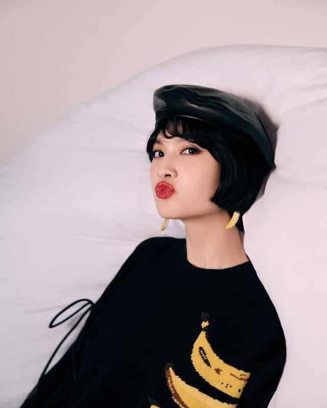 杨丞琳戴贝雷帽穿搭酷飒 对镜头嘟嘴比心甜度满分