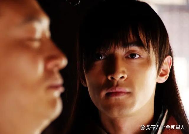 频频“发疯”的胡歌，依旧没走出17年前的那场车祸