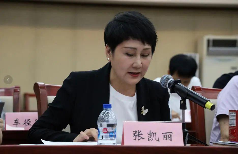 杨幂参加广电座谈会，称要抵制天价片酬，言论引热议