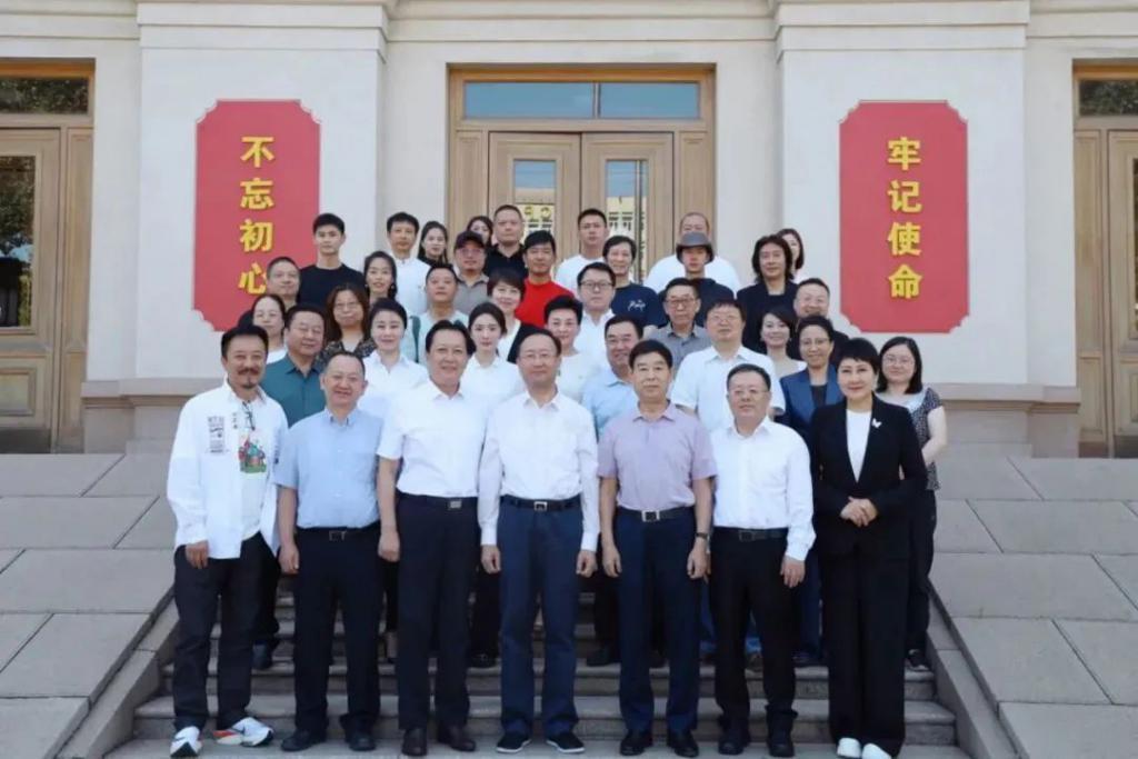 杨幂参加广电座谈会，称要抵制天价片酬，言论引热议