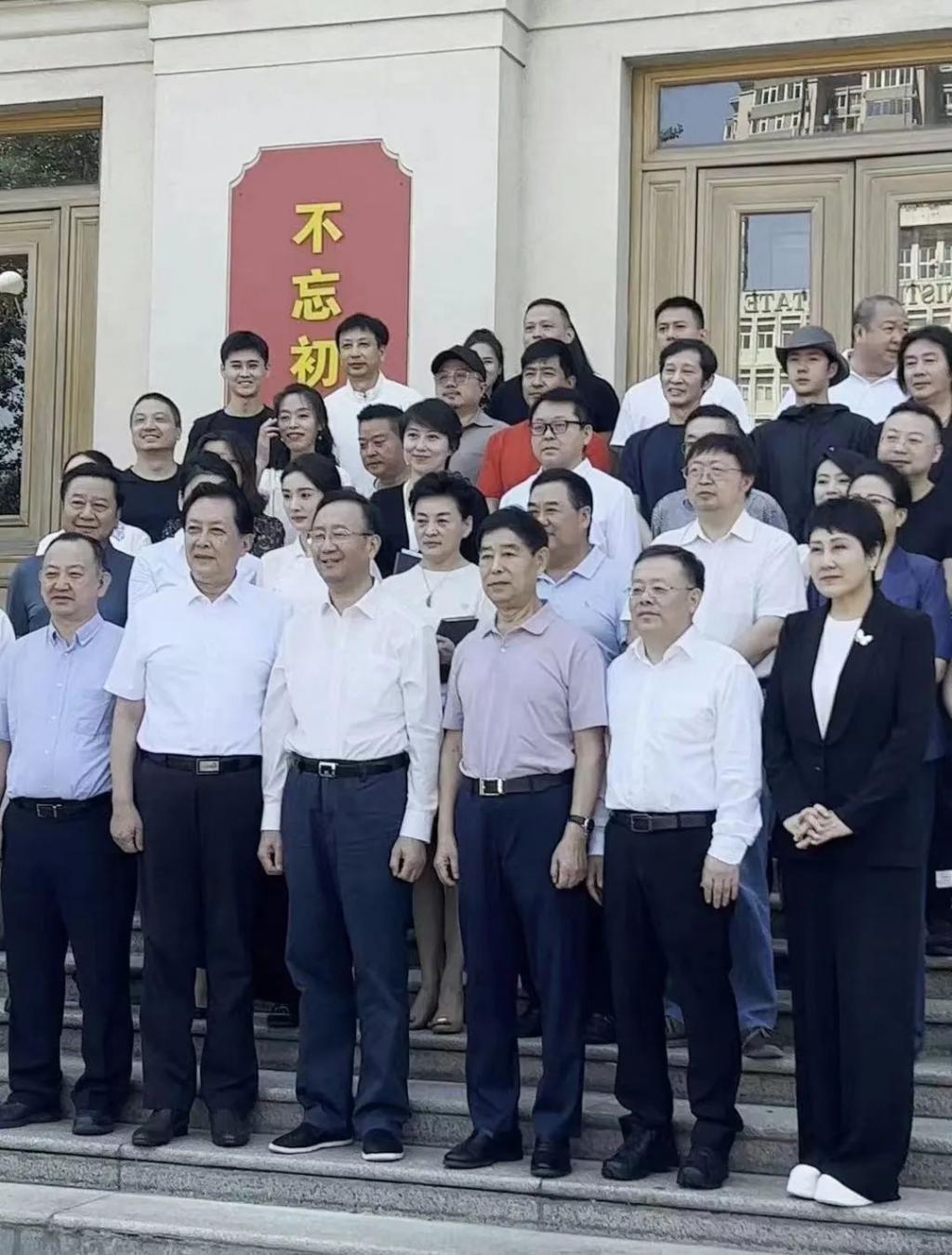 杨幂参加广电座谈会，称要抵制天价片酬，言论引热议
