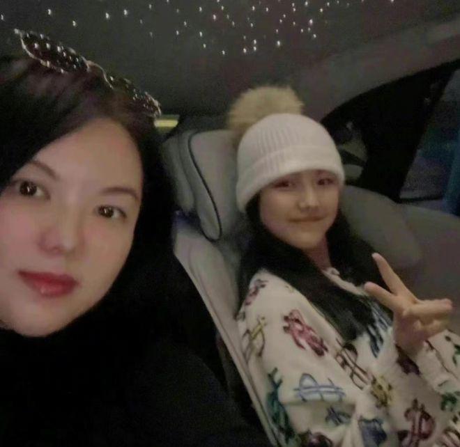 李湘没移民！发文称自己没买过伦敦的房子，与女儿爱四处旅游