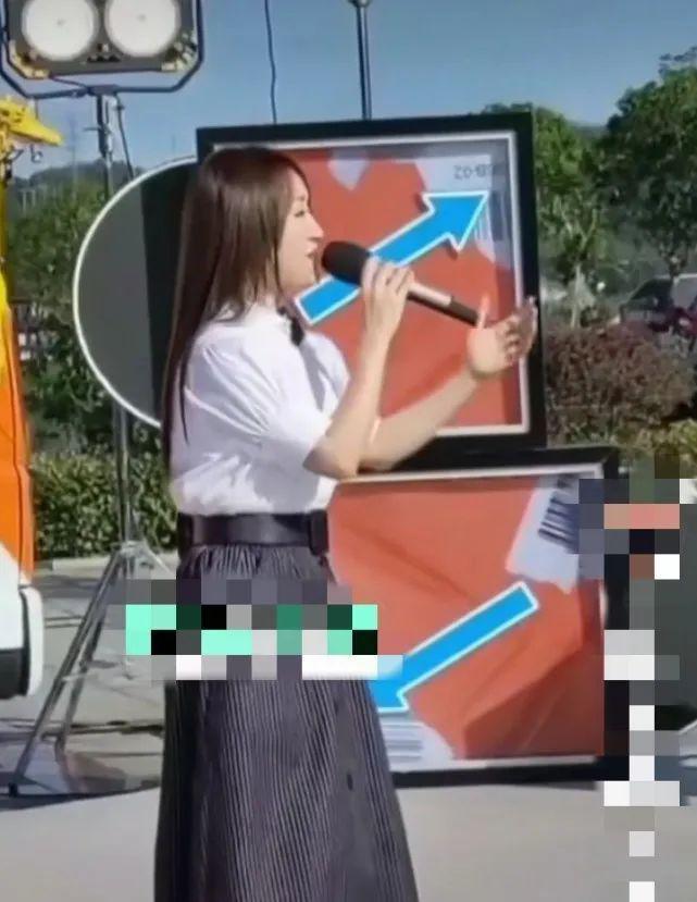 51岁杨钰莹到工地演出捞金？现场寒酸，“玉女掌门人”沦落成这样了？