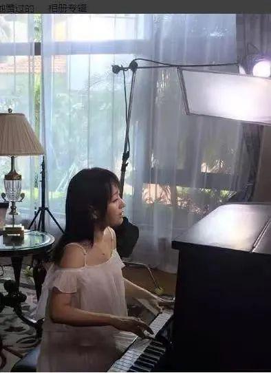 51岁杨钰莹到工地演出捞金？现场寒酸，“玉女掌门人”沦落成这样了？