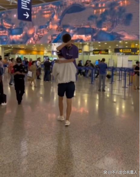 王诗龄后,多多和天天也出国了,为什么星二代集体“出逃”