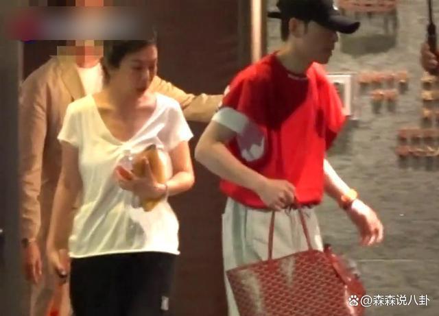 萧敬腾携未婚妻看中医被传怀孕，林有慧回应称今年不会办婚礼