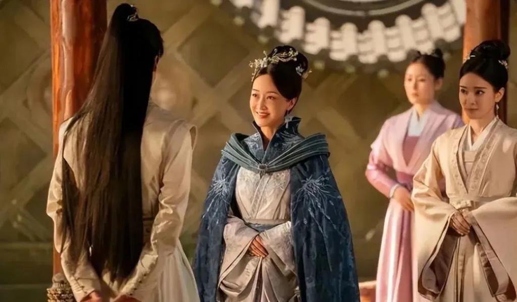 她曾是央视最美主持人，辞职后当演员嫁二婚总裁，如今怎样了