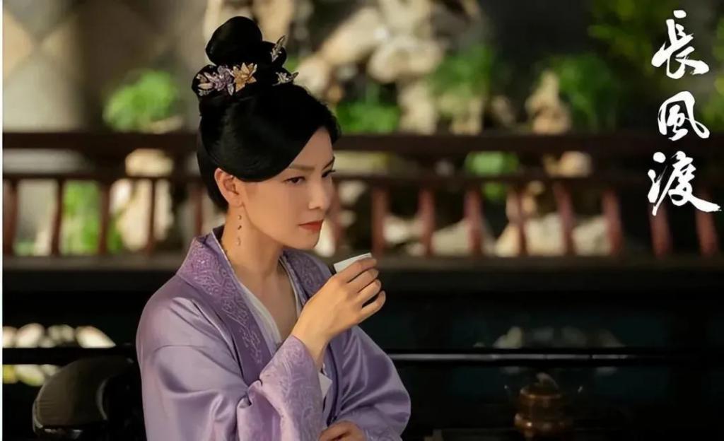 她曾是央视最美主持人，辞职后当演员嫁二婚总裁，如今怎样了