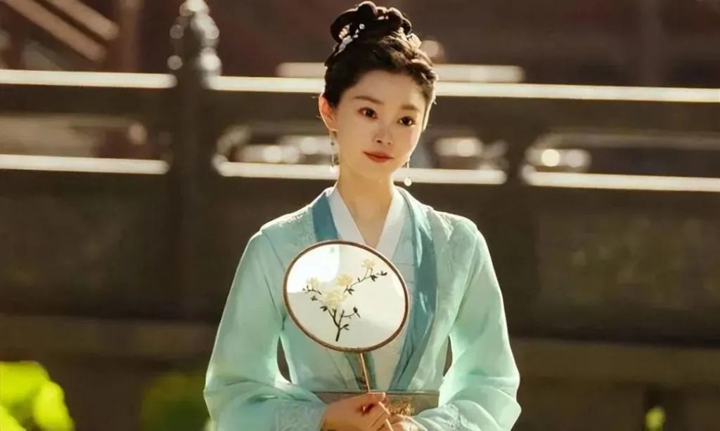 她曾是央视最美主持人，辞职后当演员嫁二婚总裁，如今怎样了