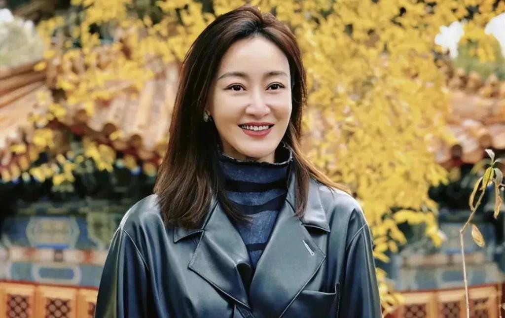 她曾是央视最美主持人，辞职后当演员嫁二婚总裁，如今怎样了