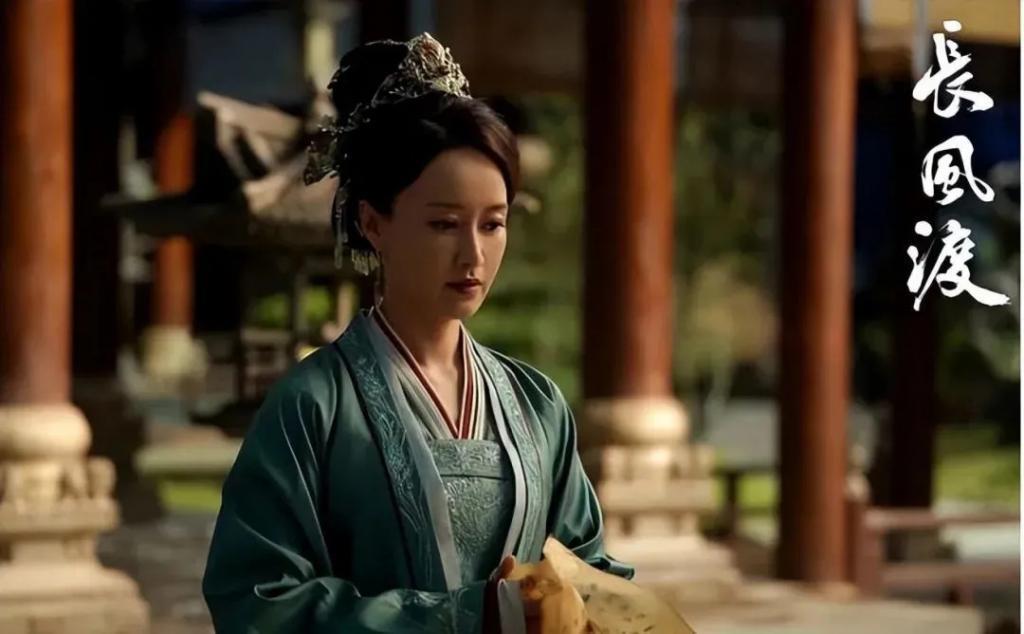 她曾是央视最美主持人，辞职后当演员嫁二婚总裁，如今怎样了