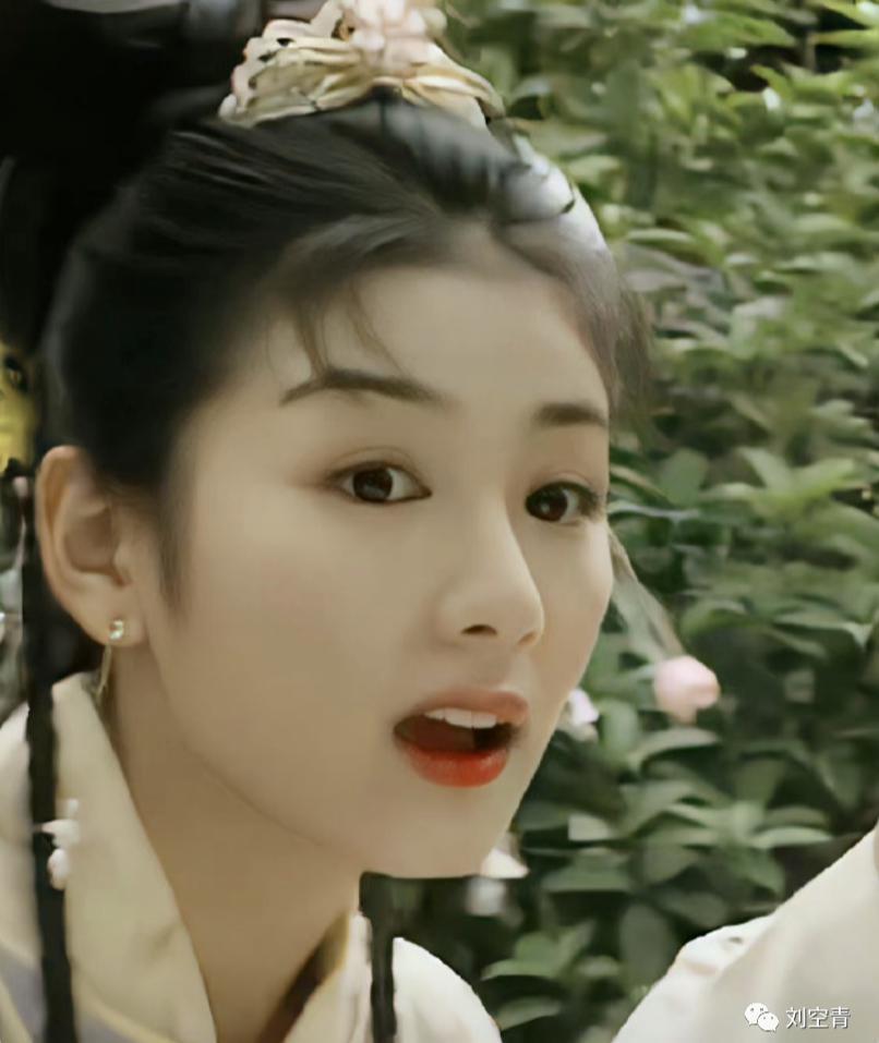 她的脸，真的有点恐怖的
