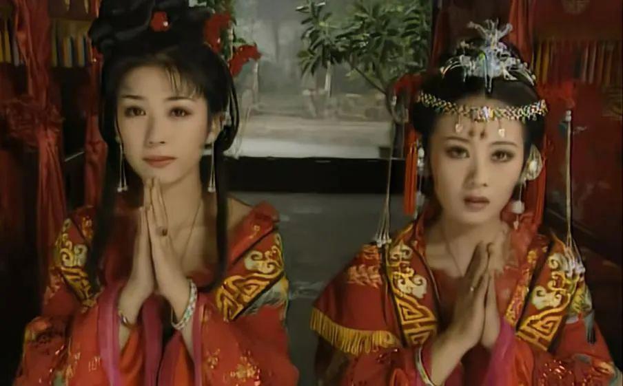 她的脸，真的有点恐怖的