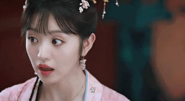 她的脸，真的有点恐怖的