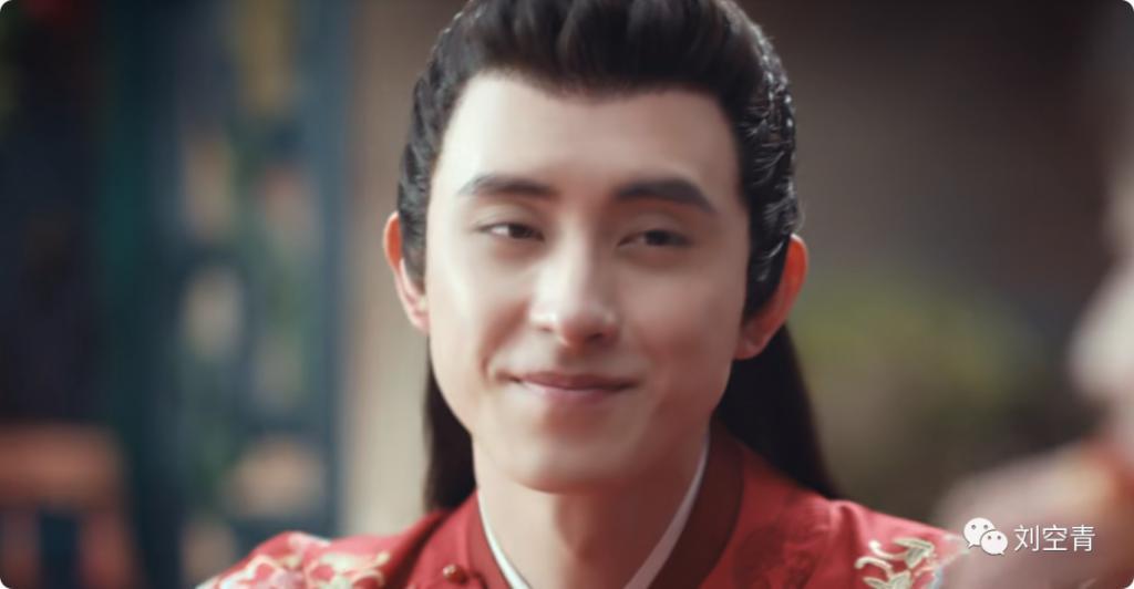 她的脸，真的有点恐怖的