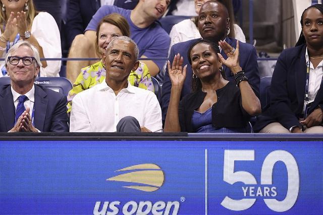 2023年美国网球公开赛首日 奥巴马携夫人现身球场观赛
