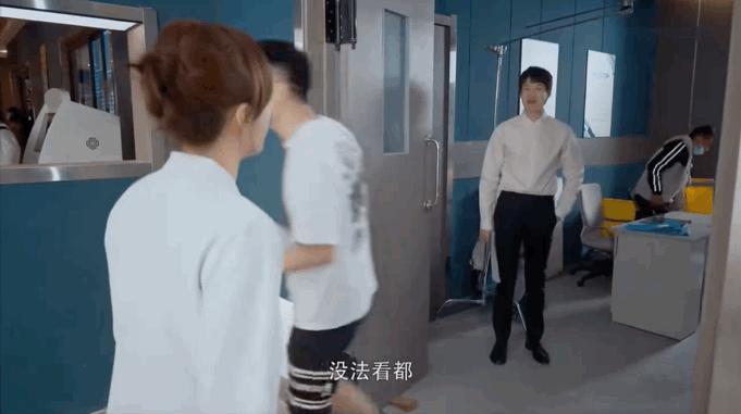 狗仔爆秦岚悄悄跑儿科？秦岚与魏大勋引猜测