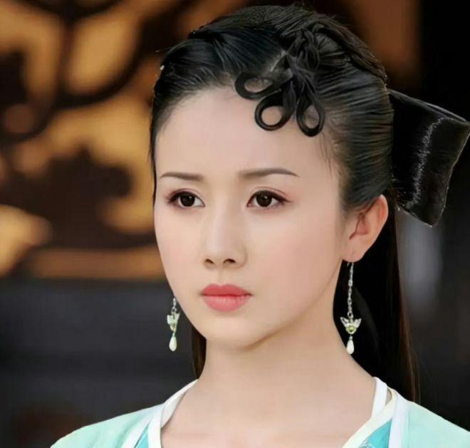 演员孙菲菲剧组遭两名壮汉打，踹肚子打脸下狠手，主使仍逍遥