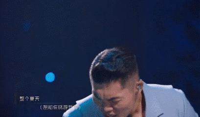 林志颖车祸一年后舞台首秀！网友：一夜老了10岁……