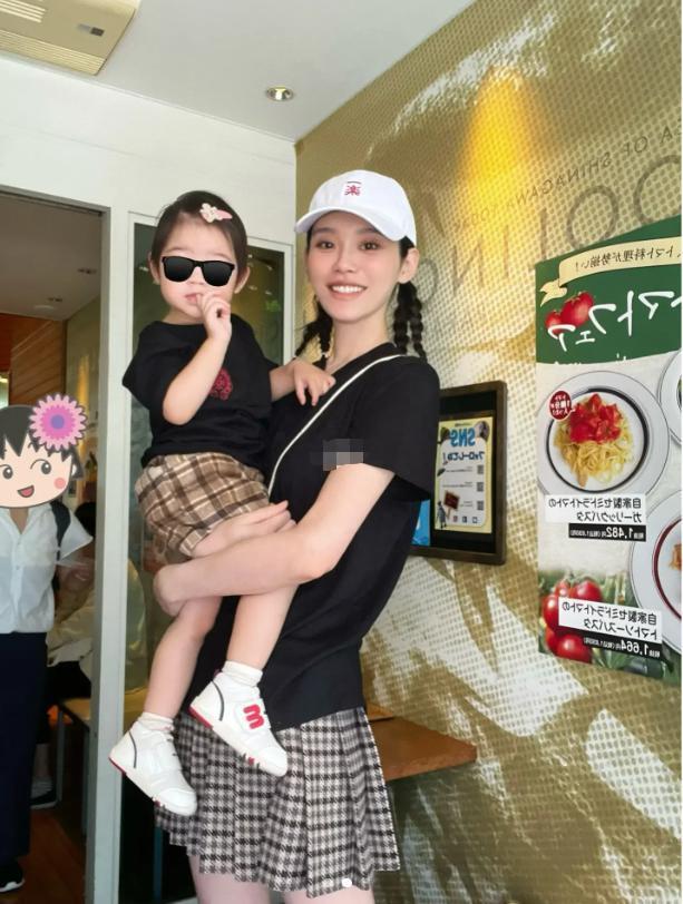 奚梦瑶晒女儿正面照！神似翻版梁安琪，眉毛和爸爸一模一样