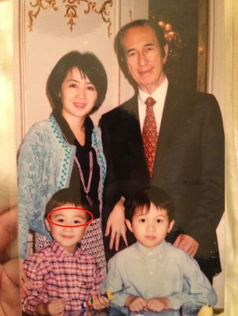 奚梦瑶晒女儿正面照！神似翻版梁安琪，眉毛和爸爸一模一样