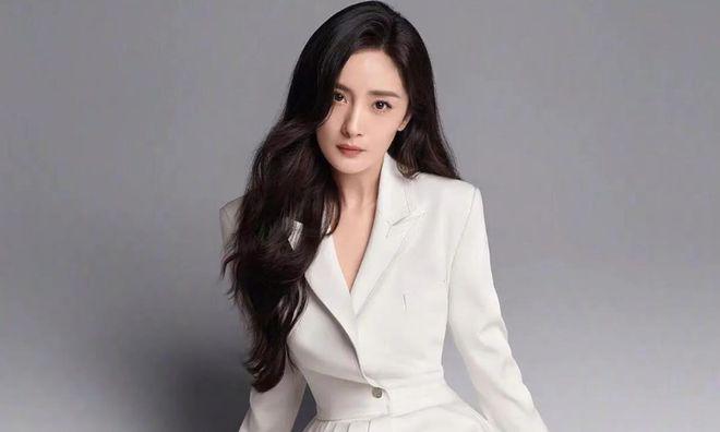 杨幂被曝将退出《密逃》录制，粉丝诉求成导火索