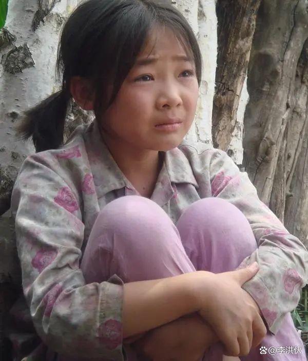 《暖春》小花扮演者齐如意长大了，无戏可拍还常被网友挖苦