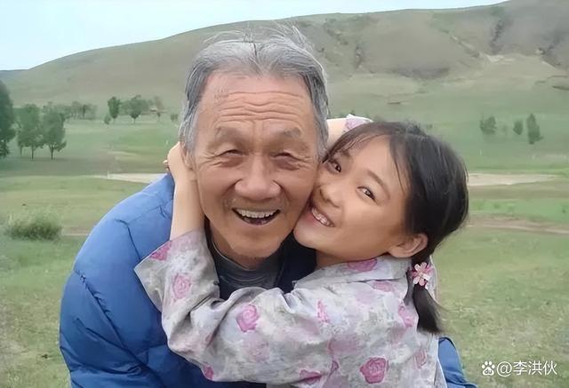 《暖春》小花扮演者齐如意长大了，无戏可拍还常被网友挖苦