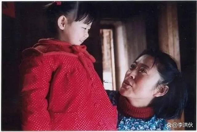 《暖春》小花扮演者齐如意长大了，无戏可拍还常被网友挖苦