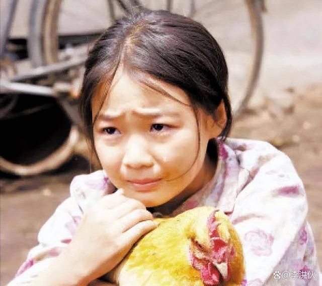 《暖春》小花扮演者齐如意长大了，无戏可拍还常被网友挖苦