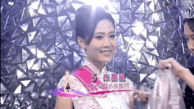 冠军被集体内涵、亚军老赖之女……这届港姐背后怎么这么热闹