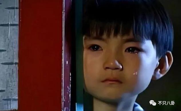 天才童星是如何陨落的？裸聊打架入黑帮，杀人后变通缉犯