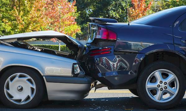 开着便宜修不起，新能源车主吐槽维修成本：轻微剐蹭花去2万