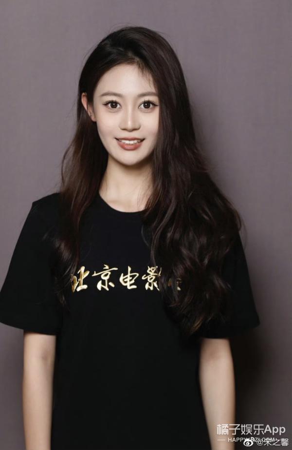 还记得《乡村爱情》宋晓峰吗？女儿颜值这么高！