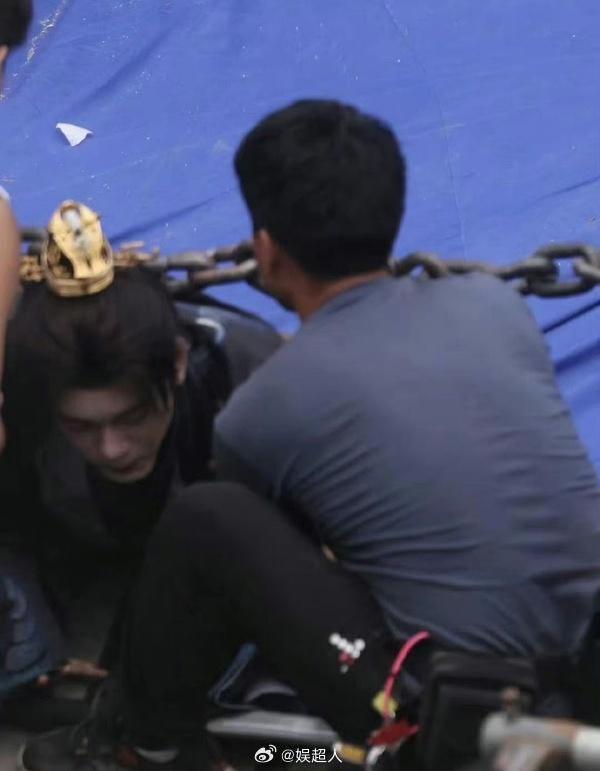 曾舜晞拍打戏摔倒受伤 粉丝对接号报平安称已无大碍