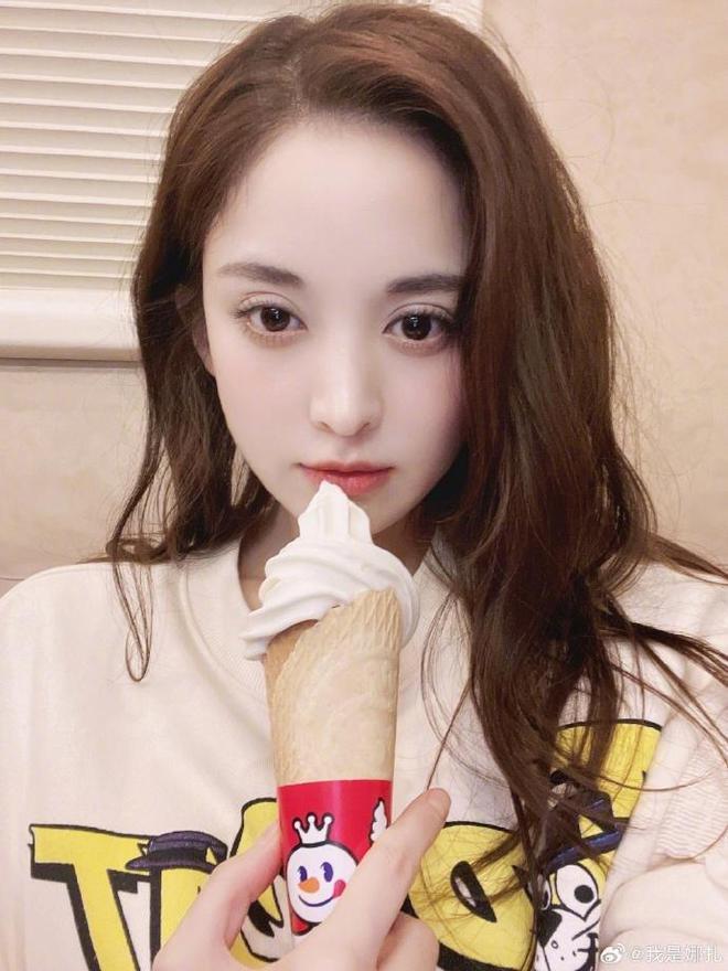 娜扎晒大批美照宣传新剧 穿婚纱仙气满满令人心动